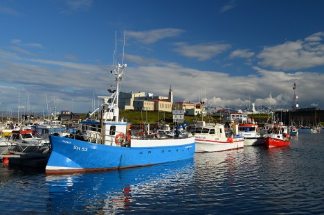 Lodě v přístavu Stykkishólmur.