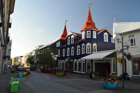 Pohled na ulici Hafnarstræti v Akureyri