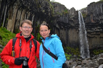 Společná fotka u vodopádu Svartifoss