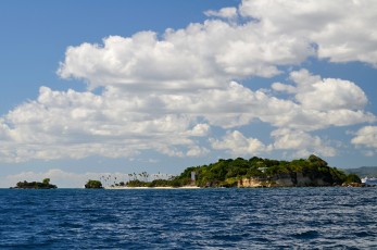 Ostrov Cayo Levantado, taktéž známý jako Bacardi Island