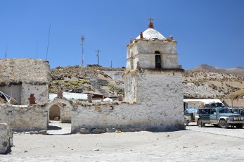 Kostelík v nejvýše položené vesnici v Chile, v Parinacotě