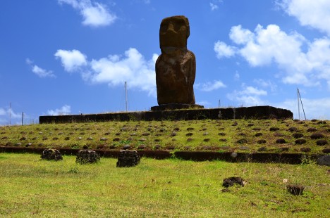 Moai na místě zvaném Te Ata Hero