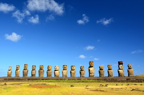 Největší Ahu Tongariki s patnácti Moai