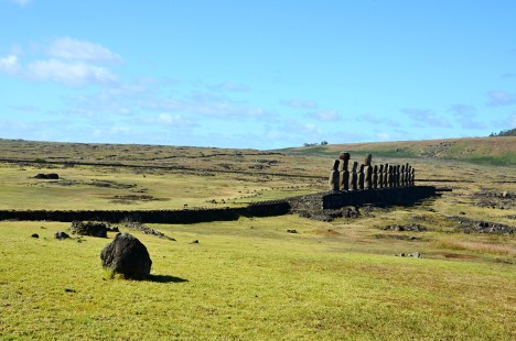 15 Moai na místě Ahu Tongariki