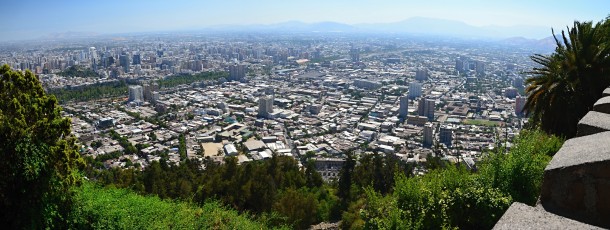 Pohled na Santiago z horní stanice lanovky