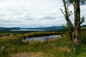 Jezero Loch Lomond na obzoru
