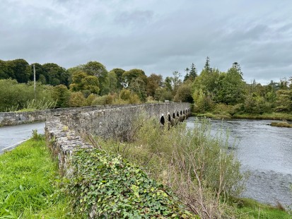 Starý most přes řeku Cloonaghmore