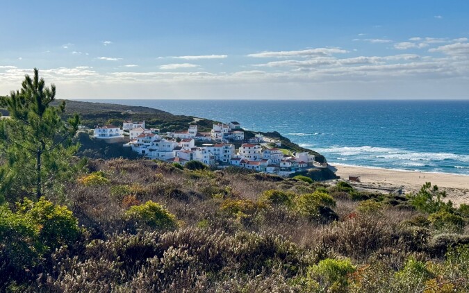 Městečko Odeceixe a moře písku (Camping Serrão -> Zambujeira do Mar)