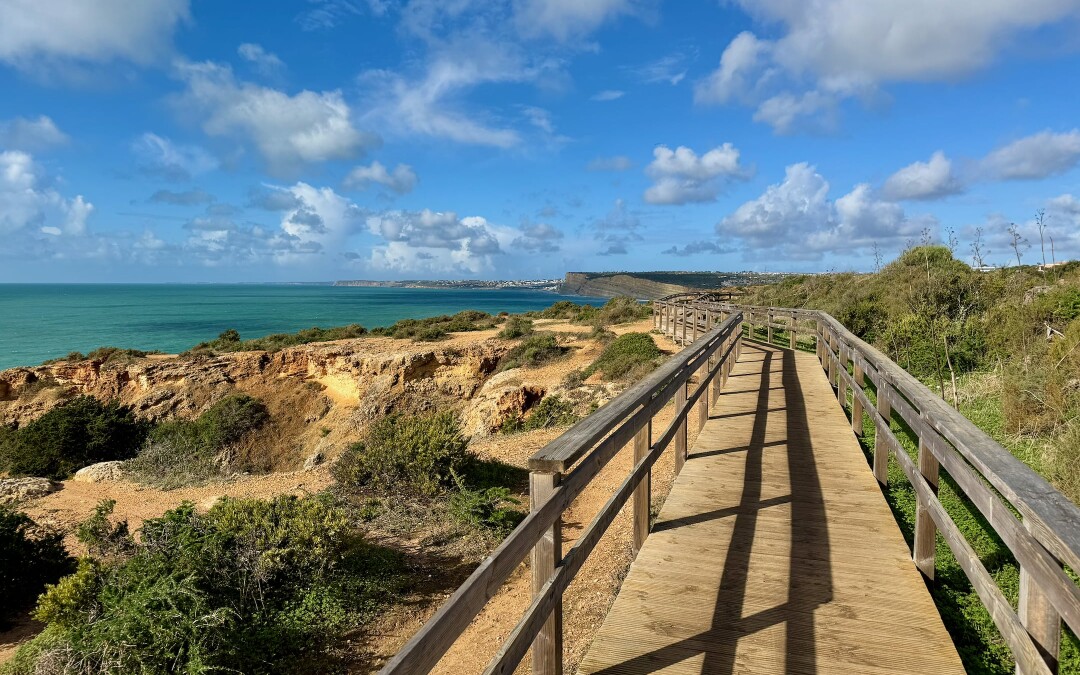 Začátek písečného dobrodružství (Lagos -> Salema Eco Camp)