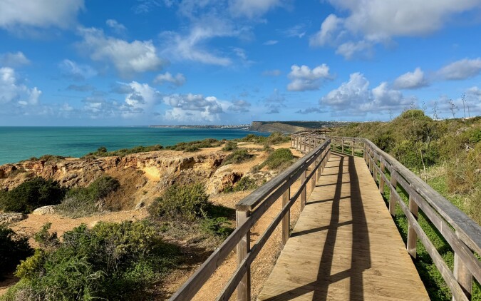 Začátek písečného dobrodružství (Lagos -> Salema Eco Camp)